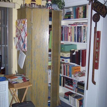 Cupboard/bookshelf