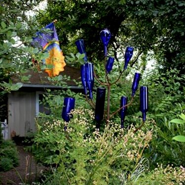 Susan&#039;s Blue Bottle Tree......yard art!