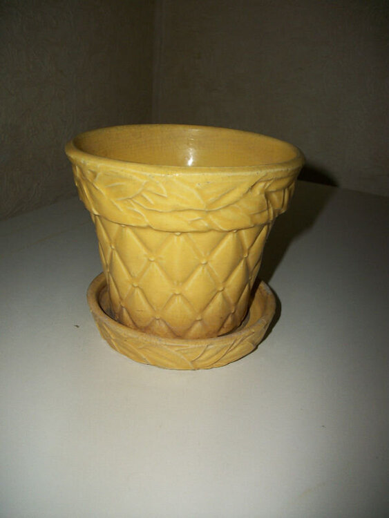 McCoy/Shawnee yellow flower pot