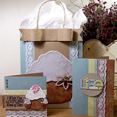 Cupcake Pocket Gift Bag w/Coordinating Card