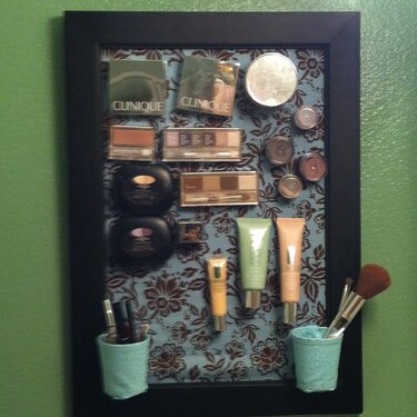 Magnetic picture frame for my make up.