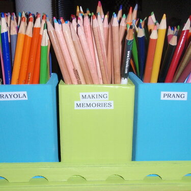 Labeled color pencil holder