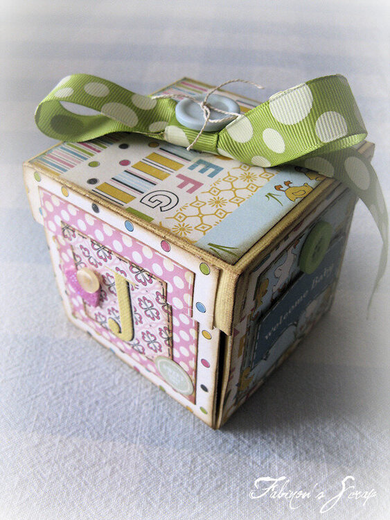 Card cube for the birth of twins (girl side)