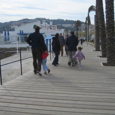 Friends having a walk. S&#039;Agaro