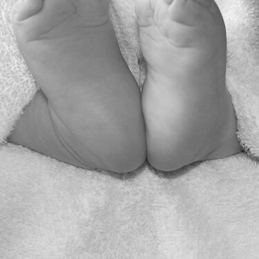 6. May photo a day / Baby feet