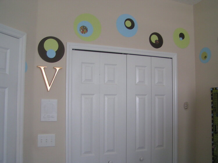 Altered DD room- Cut out Circles as Border