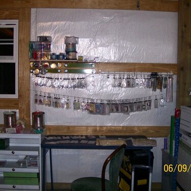 Curtain rod and clips