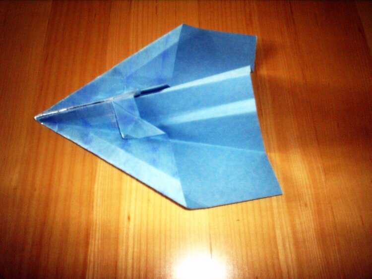 2008-09 #09. A Paper Airplane (7 pts)