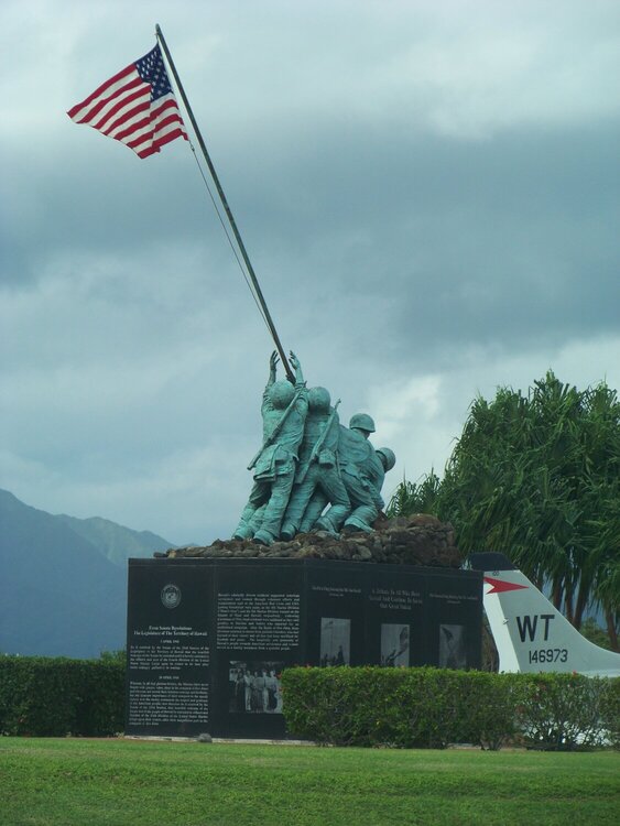 Iwo Jima statue on base