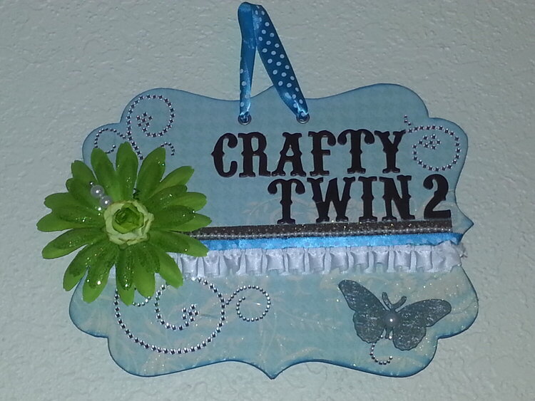 ***CraftyTwin2 Name Sign***