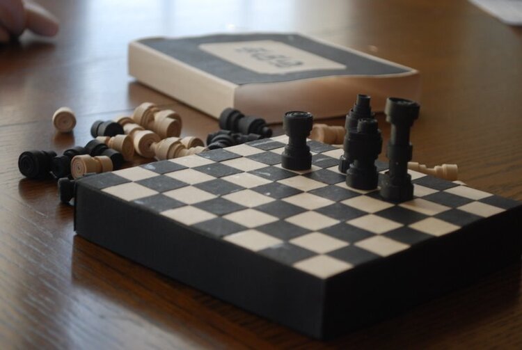 Paper travel chess set