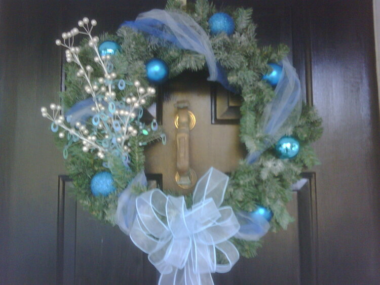 It&#039;s a blue and white Christmas! Close Up