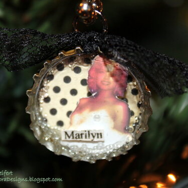 Bottle cap necklace - Details