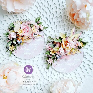 Small round Tags with Prima flowers 