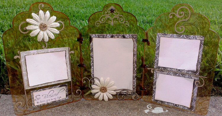 So blessed - acrylic trifold **Memory maze**