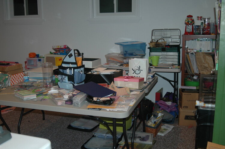 Behind the closet (I put the stuff on my desk here :o(