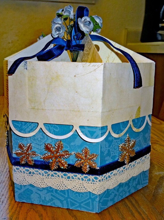 Gift box made for my !2 Days of Christmas Swap pal