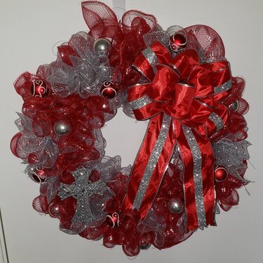 Deco mesh Red /Silver Christmas Wreath