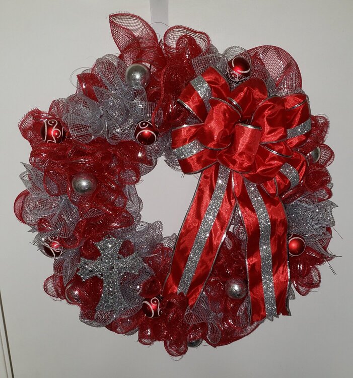 Deco mesh Red /Silver Christmas Wreath