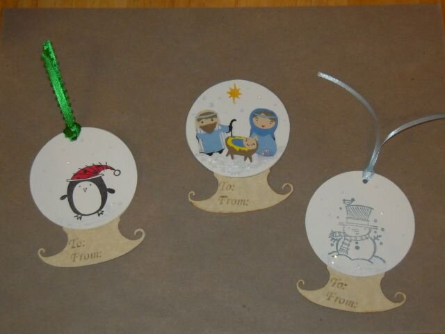 Snow globe Christmas tags