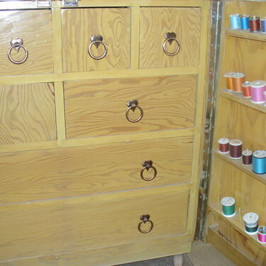 Sewing cabinet - Inside
