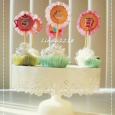 upcycle egg carton made cupcakes and cake plate