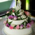 Cake w/ fresh flowers....