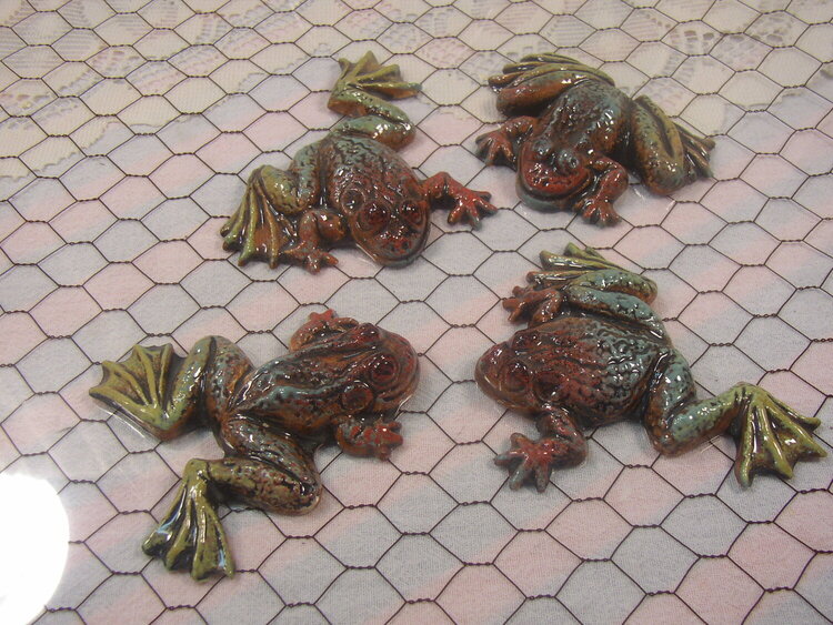 sponge glazed ceramic frogs