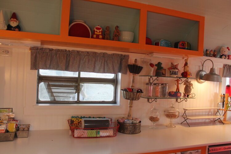 Counter top &amp; Overhead storage/display