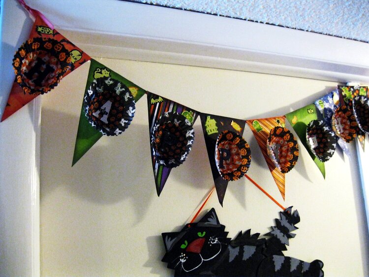 HALLOWEEN GARLAND 2