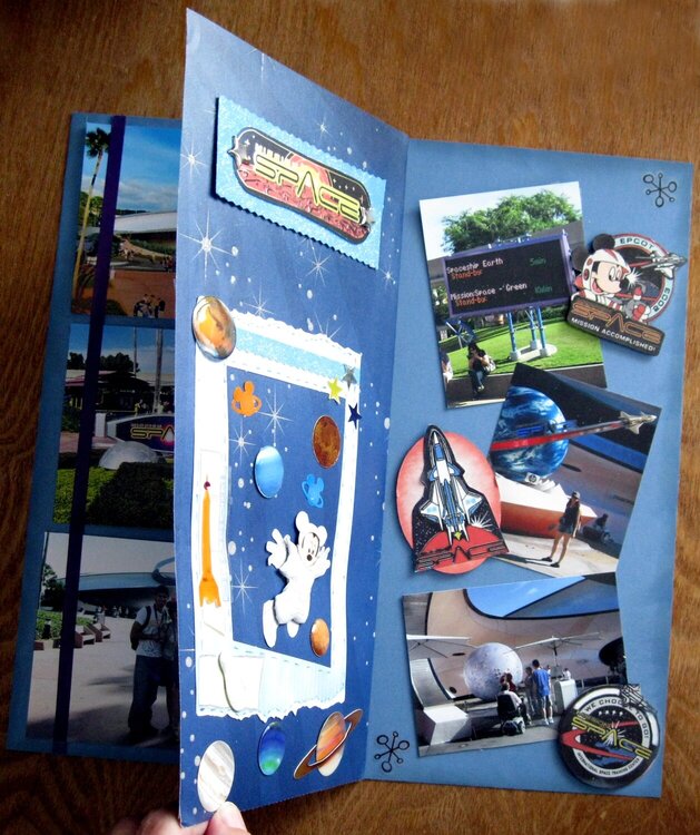 FIRST TRIP TO DISNEY WORLD (OCTOBER 2011) - PAGE 35 - OPENING THE HIDDEN BOOKLET