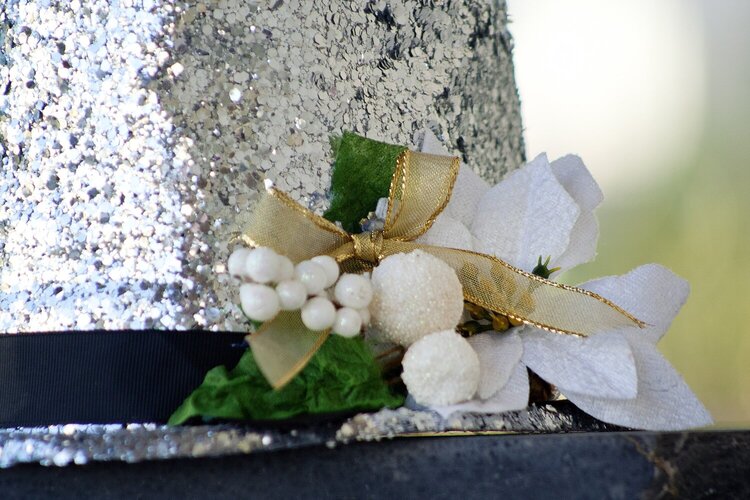 NEW YEAR&#039;S HAT - DETAIL