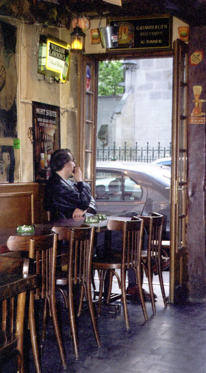 Guy in bar - Paris