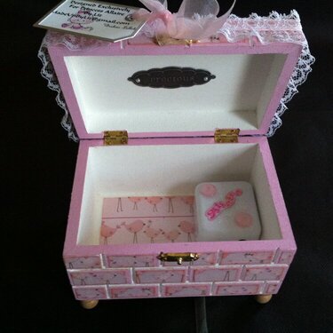 &quot;Baby Girl&quot; Music box inside view