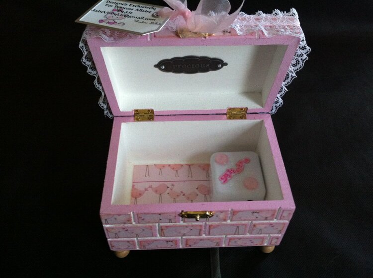 &quot;Baby Girl&quot; Music box inside view