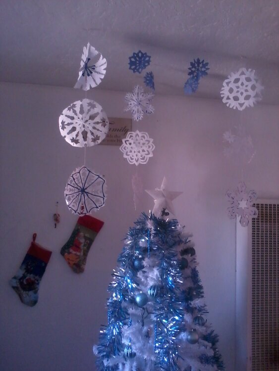 Paper snowflakes chain