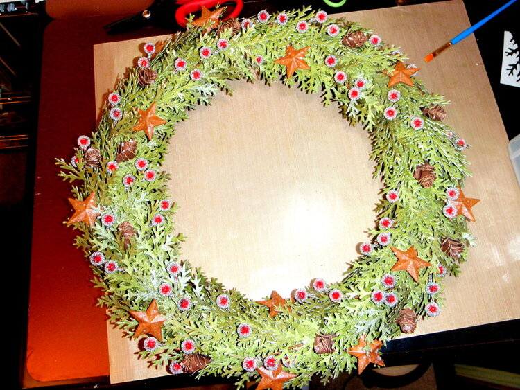 Grungepaper Christmas Wreath (Tattered Pinecone Die)