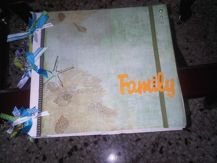 Scrapbook almbum for the family