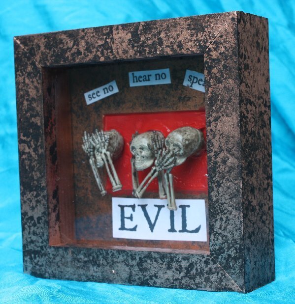 Haunted Design House: Macabre Monday HDH104 - I Was Framed!