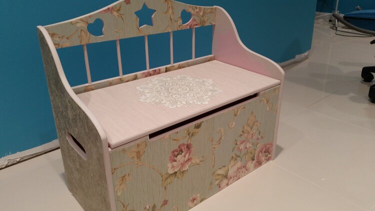 Toy / Blanket box. Mdf wood.