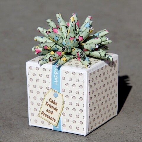 Present Box by Lea Albers
