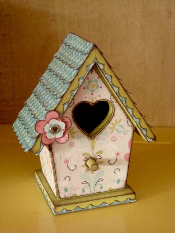 birdhouse with scallopped roof