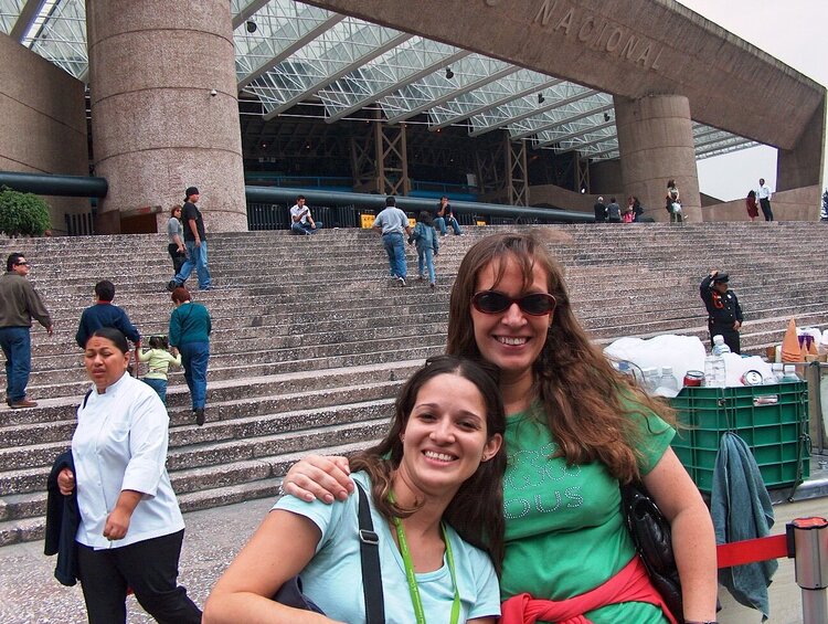 Frente al Auditorio Nacional...