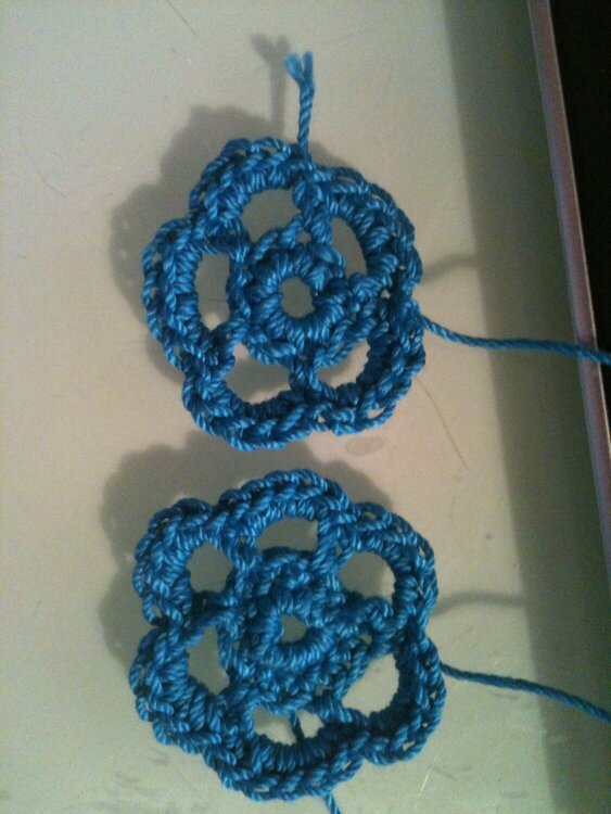 Thread crochet flowers for Toni&#039;s Flower Swap