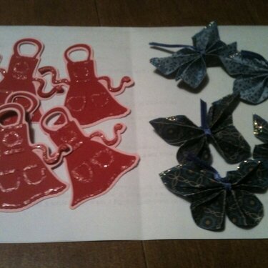 Aprons &amp; Glittered butterflies for PSC Mother&#039;s Day Swap