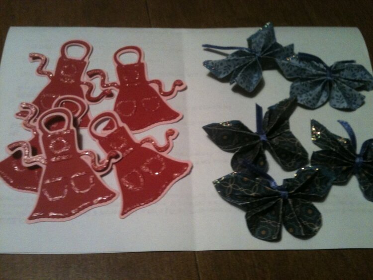 Aprons &amp; Glittered butterflies for PSC Mother&#039;s Day Swap