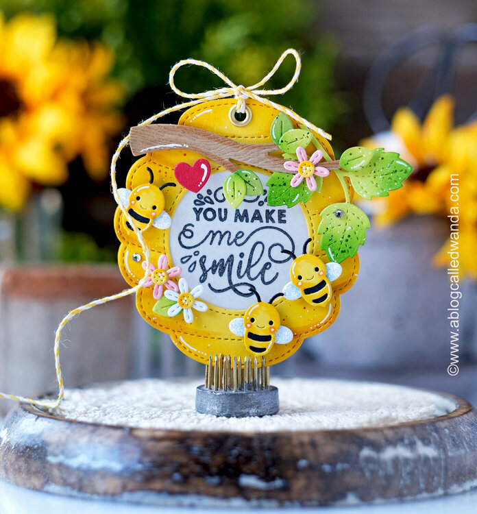Beehive Gift Tag with cute bees