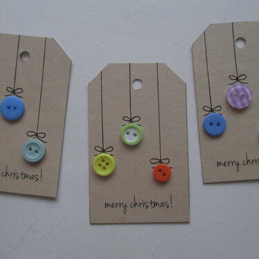 Kraft tags for Christmas - who doesn&#039;t love buttons?