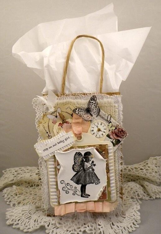 Decorated gift bag (in vintage style)