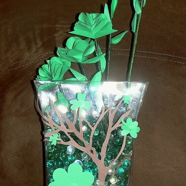 St. Patrick&#039;s Day paper flowers